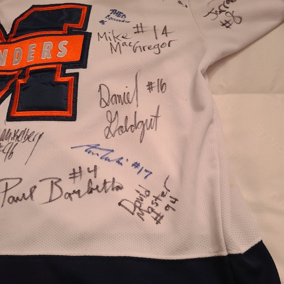 Signed hockey jersey XXXL - Picture 10 of 10